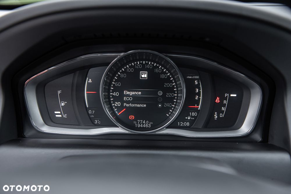 Volvo XC 60 D5 AWD Geartronic Summum - 23