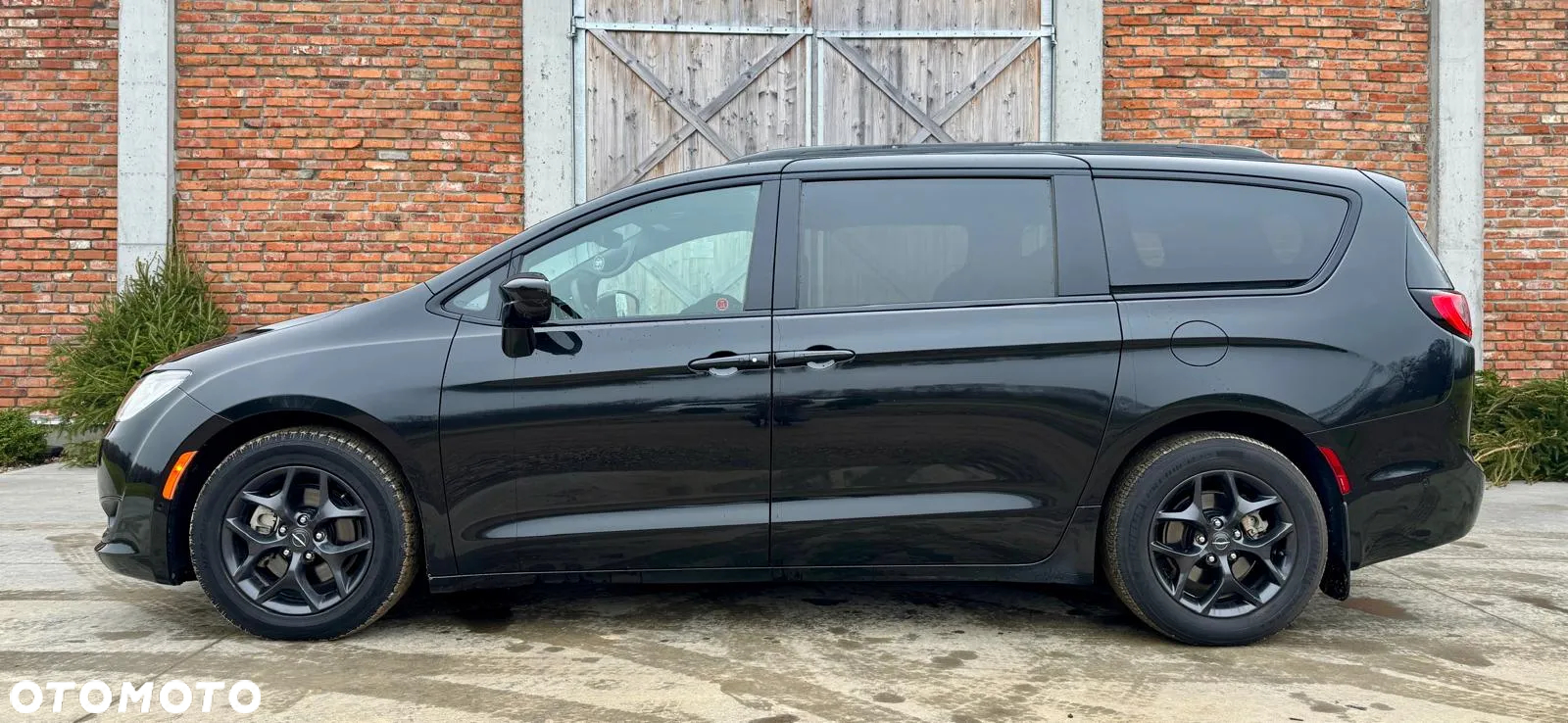 Chrysler Pacifica - 11