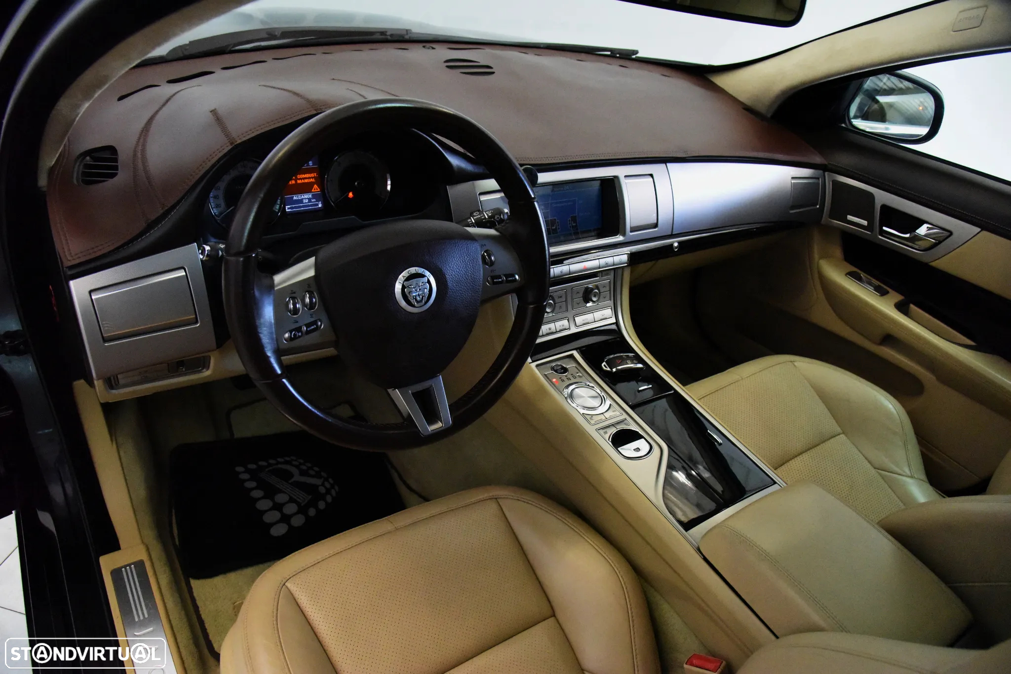Jaguar XF 3.0 D V6 S Luxury - 14