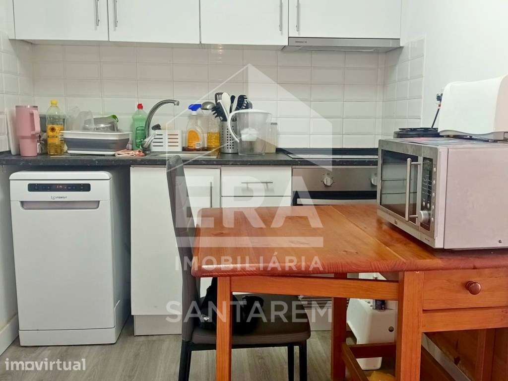 Apartamento T2 convertido em T1 com Terraço - Grande imagem: 2/9