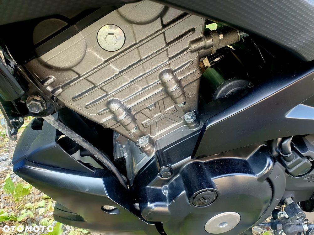 Suzuki GSX - 23
