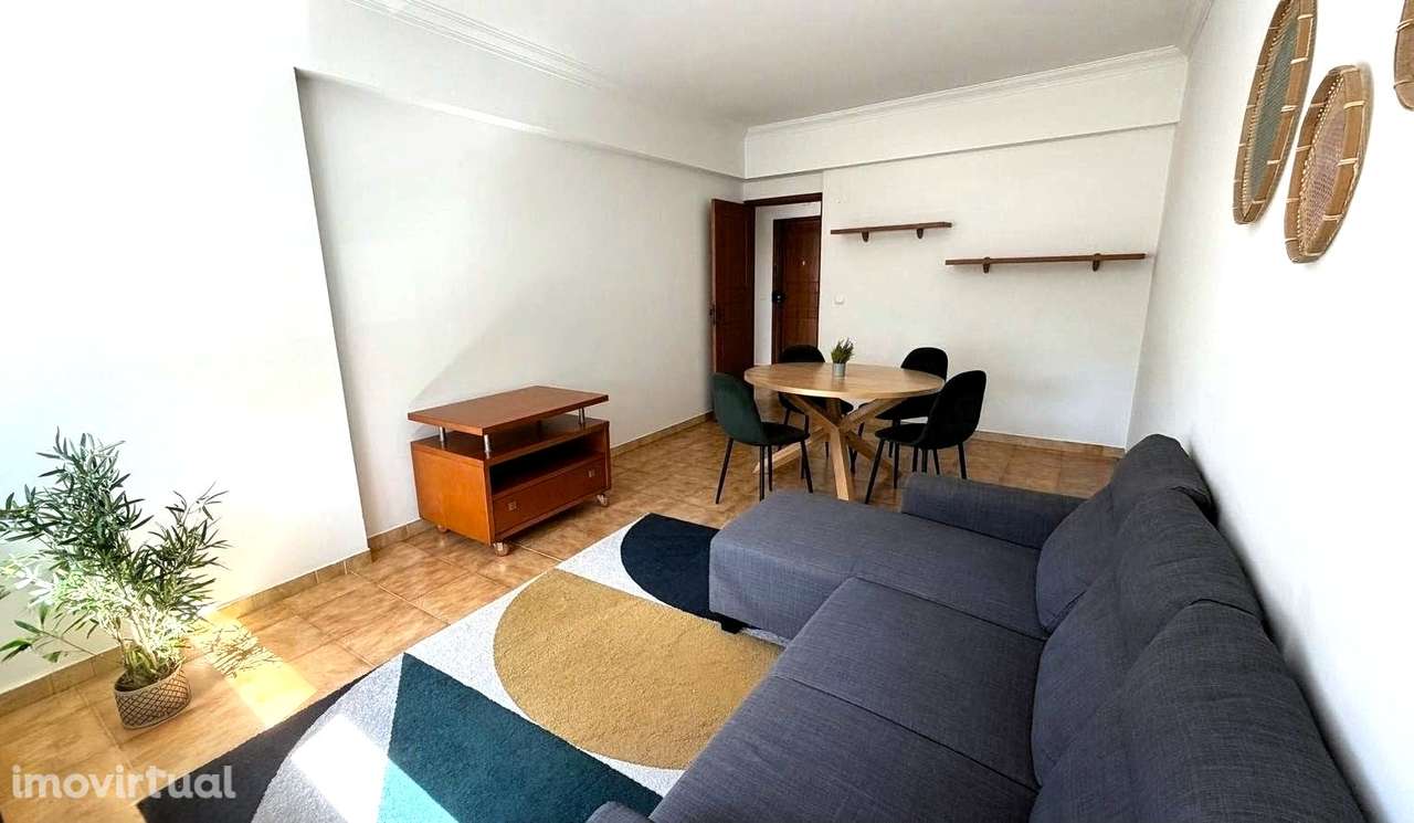 T1 espaçoso e luminoso em Belas, mobilado e pronto a habitar - Grande imagem: 4/38