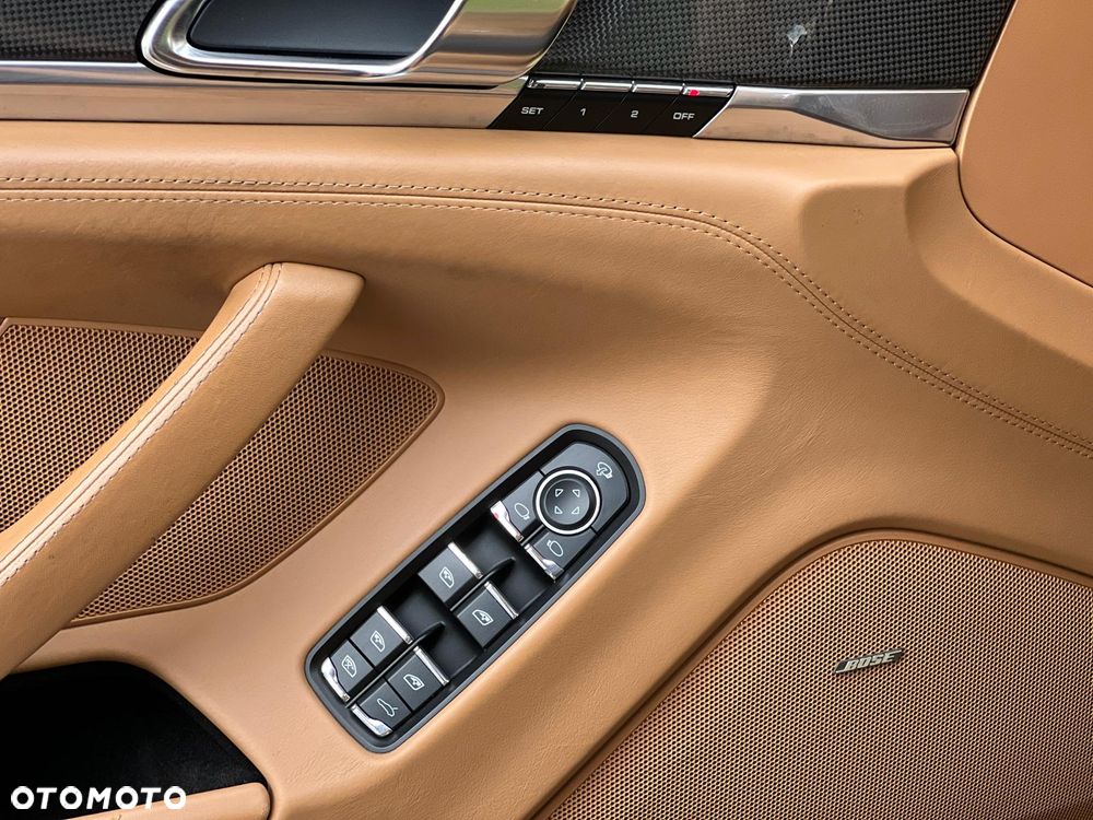 Porsche Panamera Turbo - 17