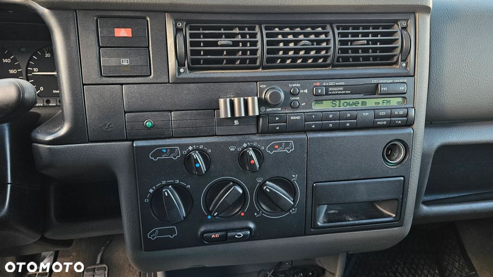 Volkswagen Multivan - 21