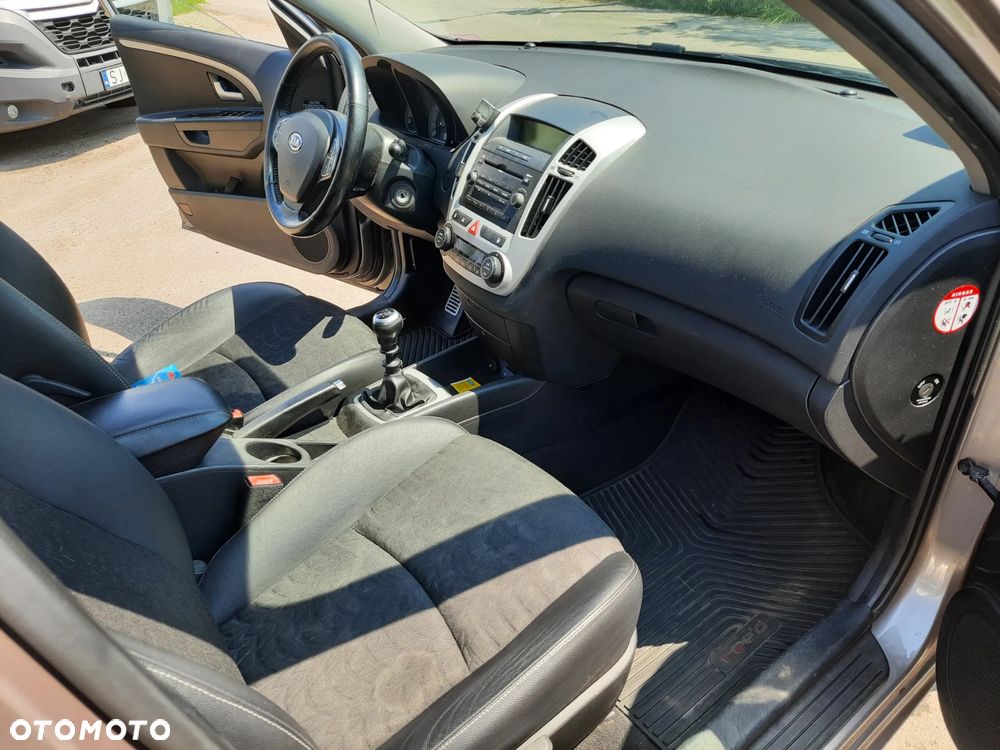 Kia Ceed 2.0 crdi Optimum + - 6