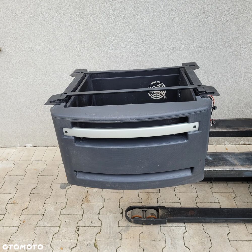 SCHOWEK LODOWKI RENAULT RANGE T 82313425 wysoka kabina - 1