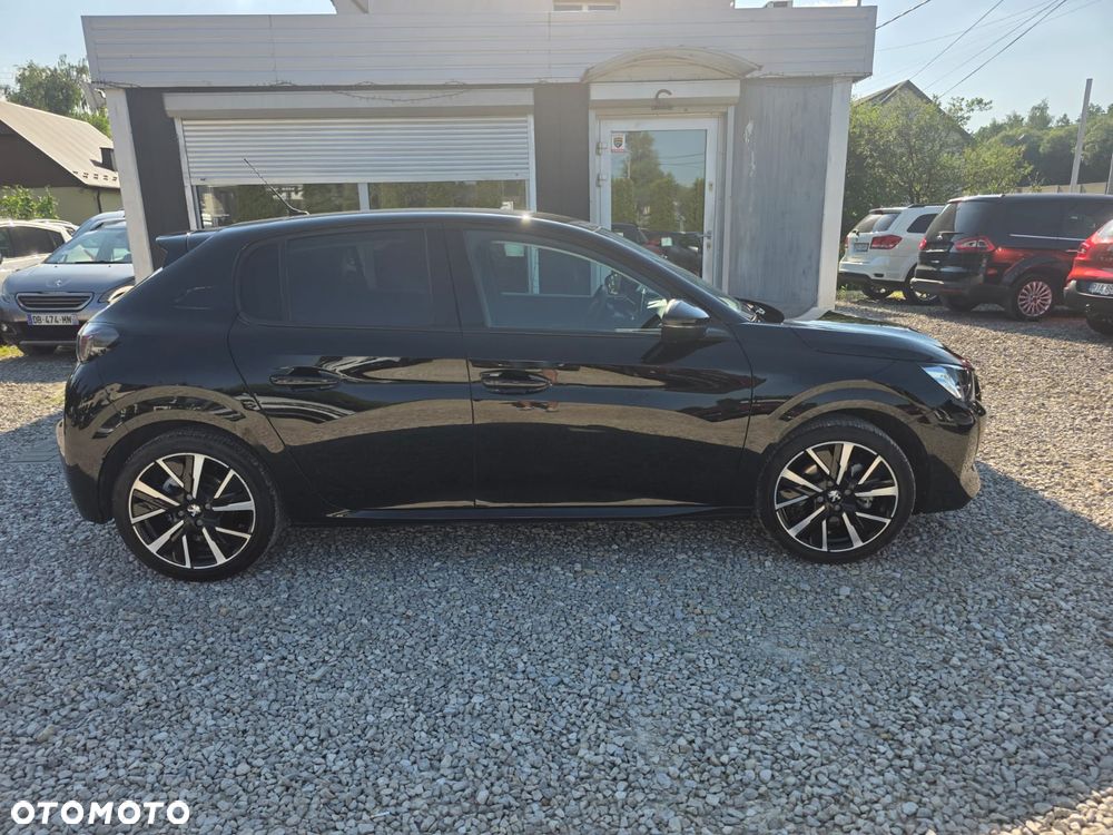 Peugeot 208 - 8