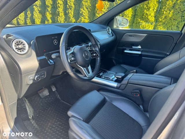 Mercedes-Benz GLA - 9