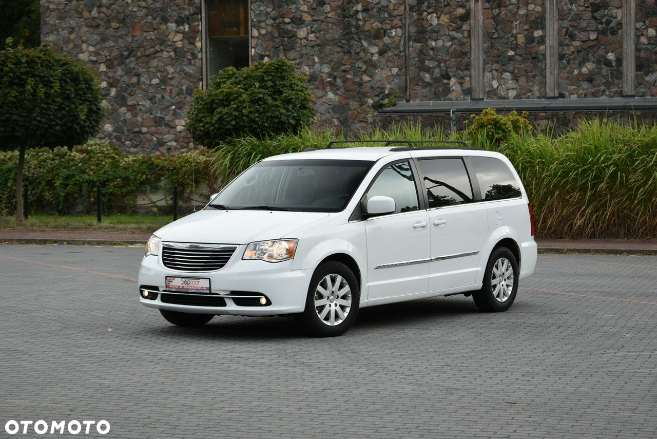 Chrysler Town & Country - 21
