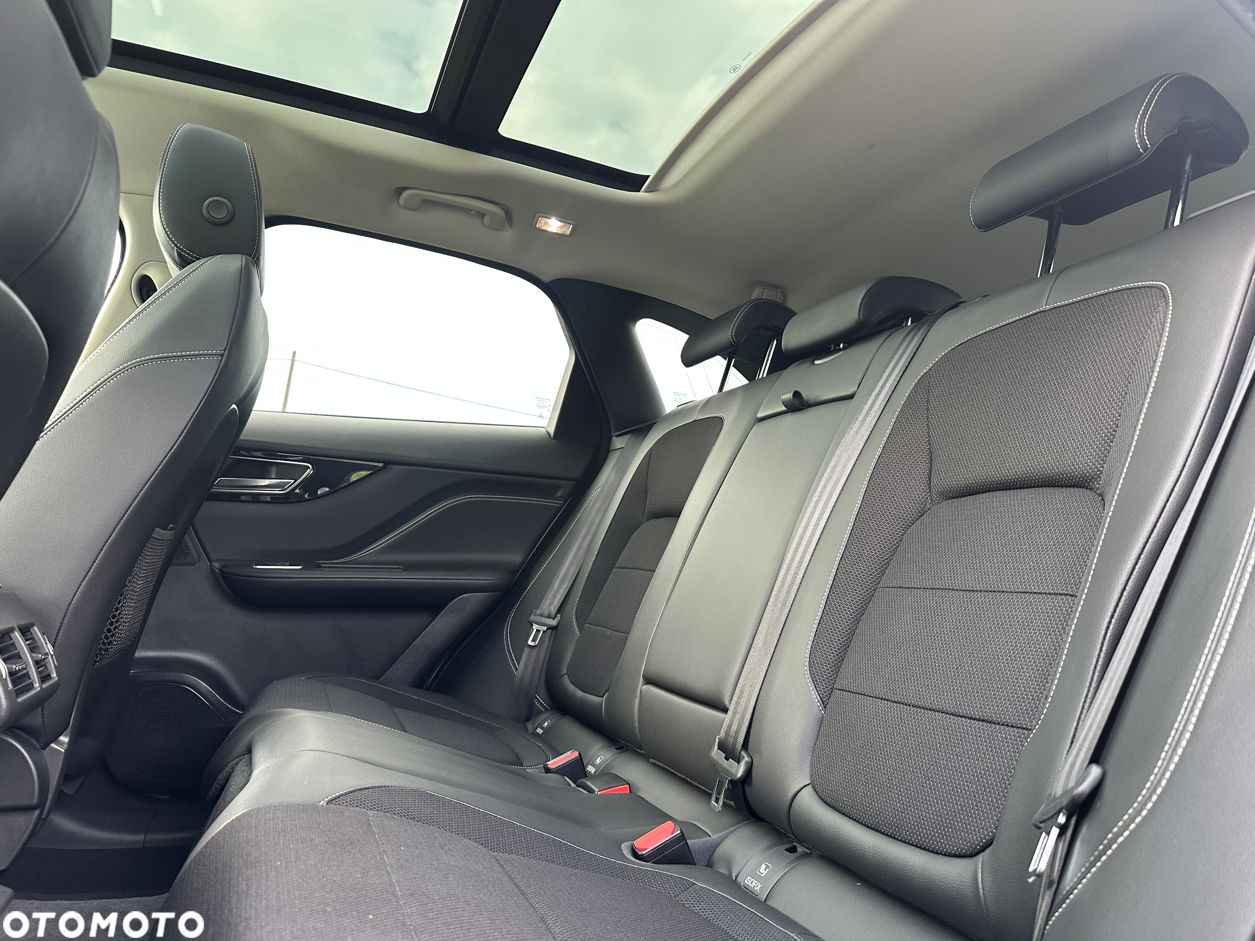 Jaguar F-Pace 2.0 i4D AWD R-Sport - 23