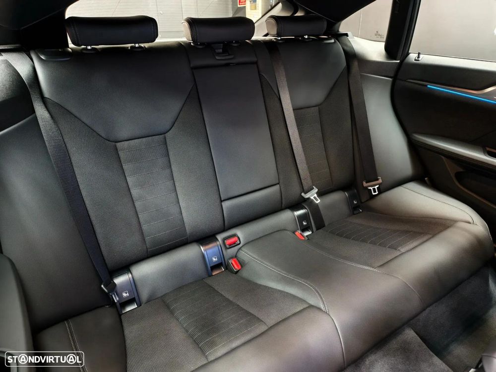 BMW i4 eDrive40 - 15
