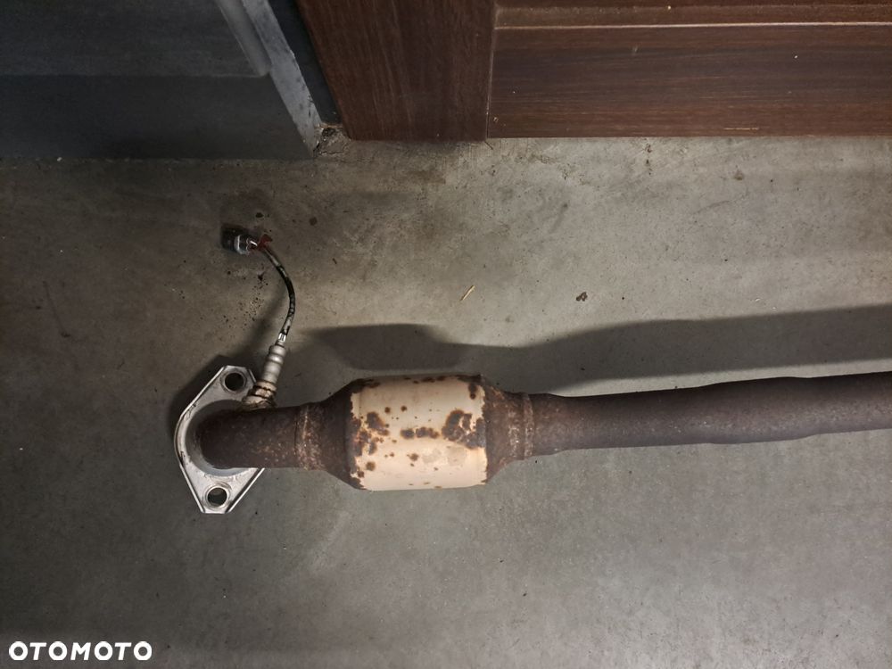 tłumnik środkowy katalizator Toyota Yaris II 1.33 VVT-i  orginał 2011 30Y01 - 2