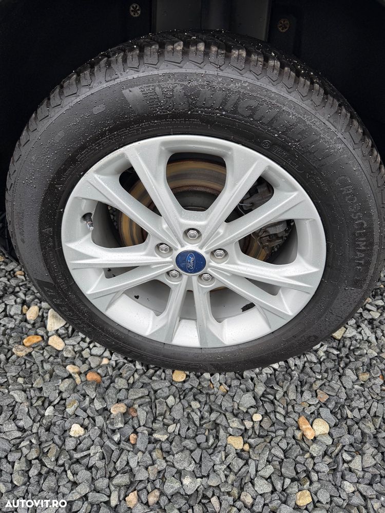 Ford Kuga 2.0 TDCi 2x4 Titanium - 12