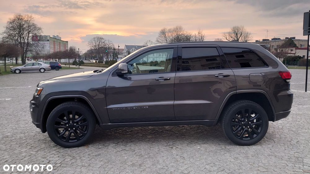 Jeep Grand Cherokee - 12