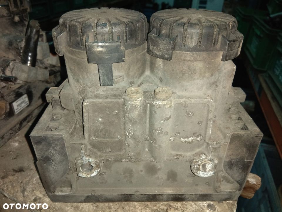 Zawór dwukanałowy tył EBS MAN TGA TGS TGX - 1