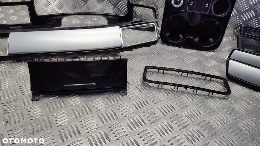 VW TOUAREG 7P 10-18R DEKORY LISTWY OZDOBNE DRZWI KOMPLET RAMKI CZARNE ZE SREBRNYM 7P6858602 ENGINE - 3