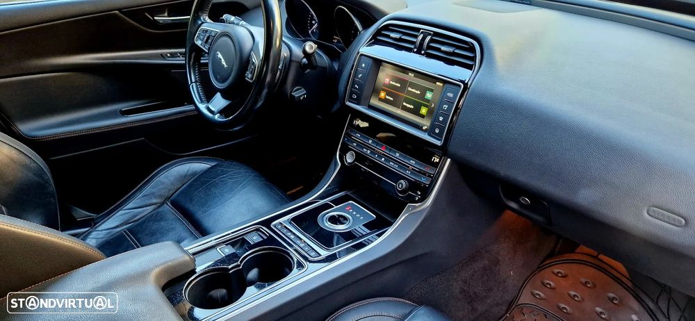 Jaguar XE 2.0 D Prestige Aut. - 14