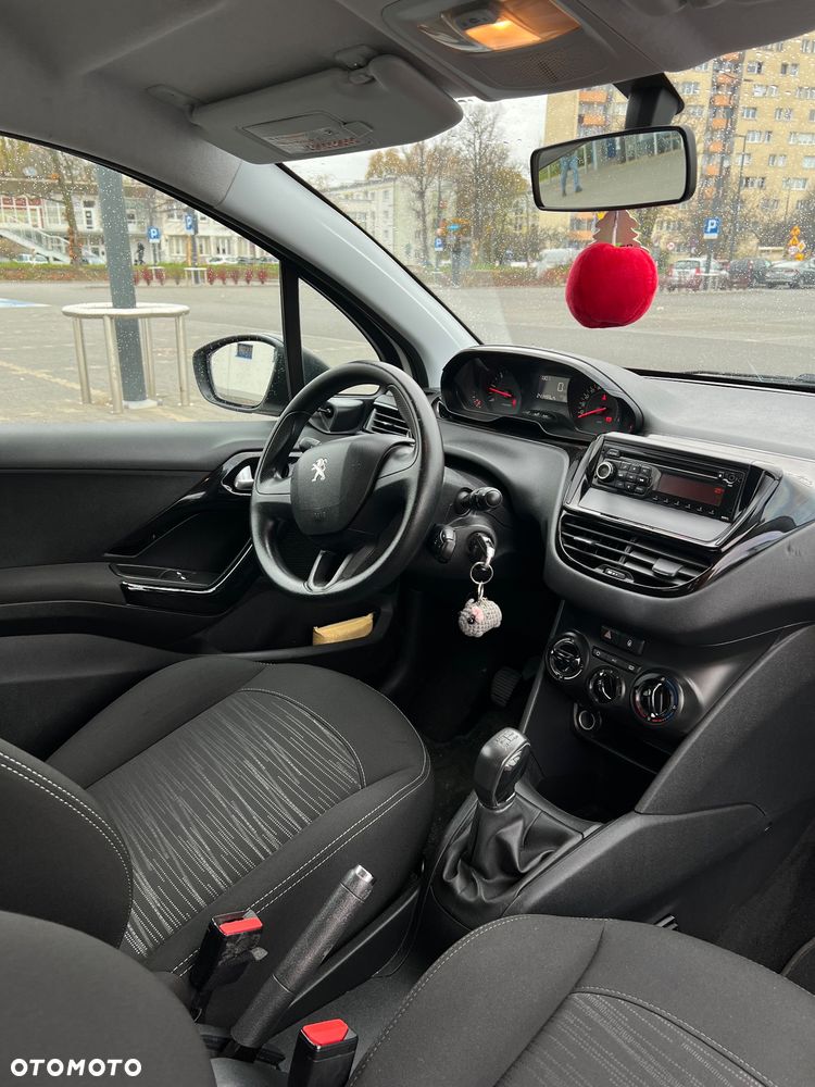 Peugeot 208 - 13