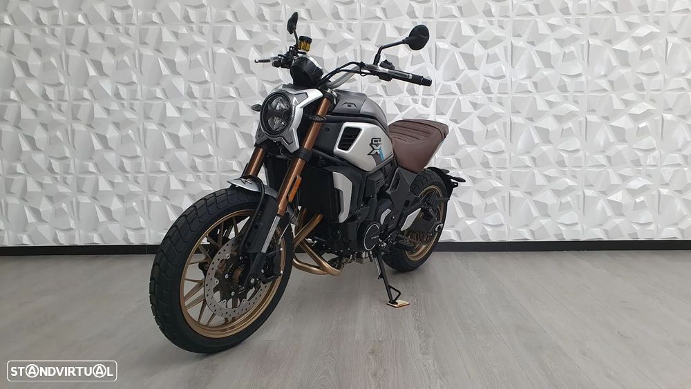 CF Moto 700CL-X Heritage - 11