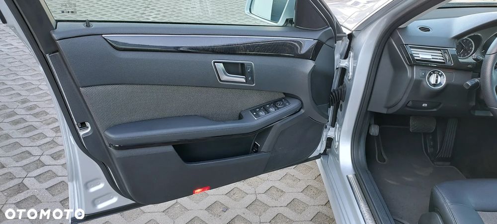 Mercedes-Benz Klasa E 200 CGI BlueEFFICIENCY 7G-TRONIC Avantgarde - 28