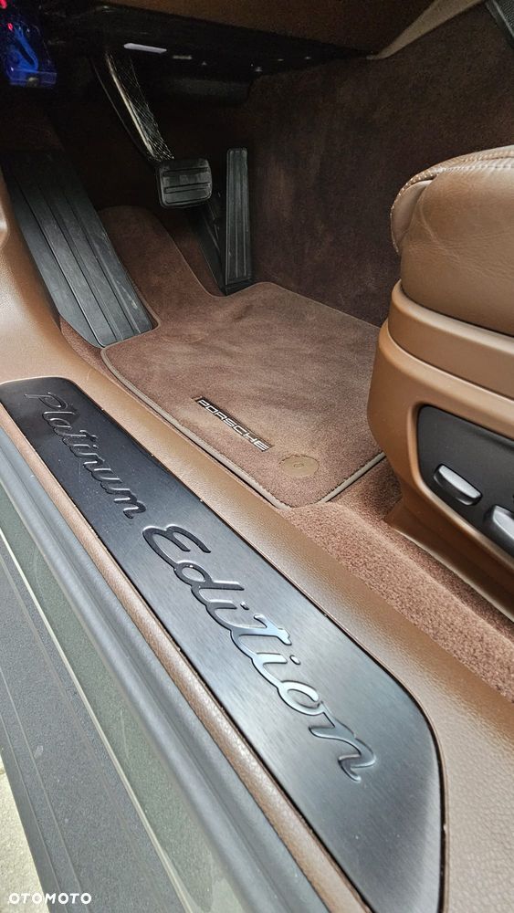 Porsche Panamera 4 Platinum Edition - 13