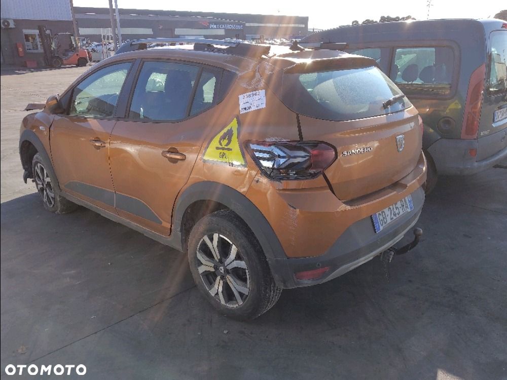 Dacia Sandero Stepway TCe 100 Celebration - 4