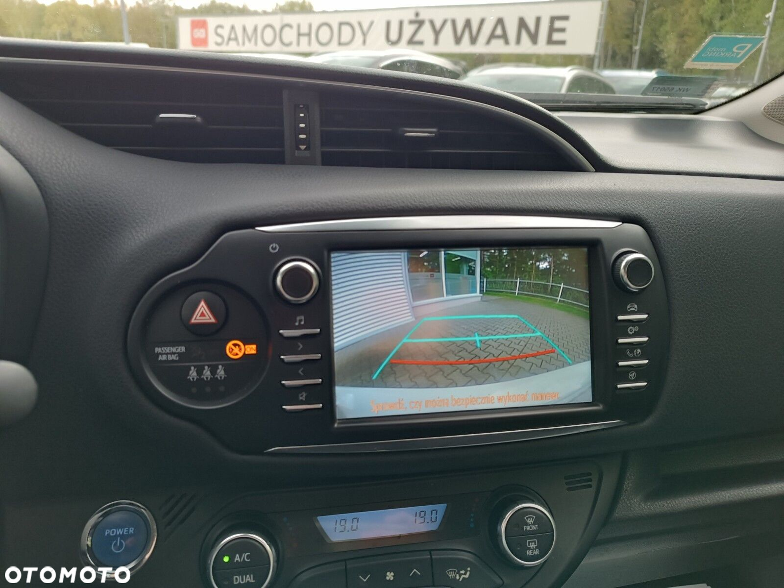 Toyota Yaris Hybrid 100 Active - 22