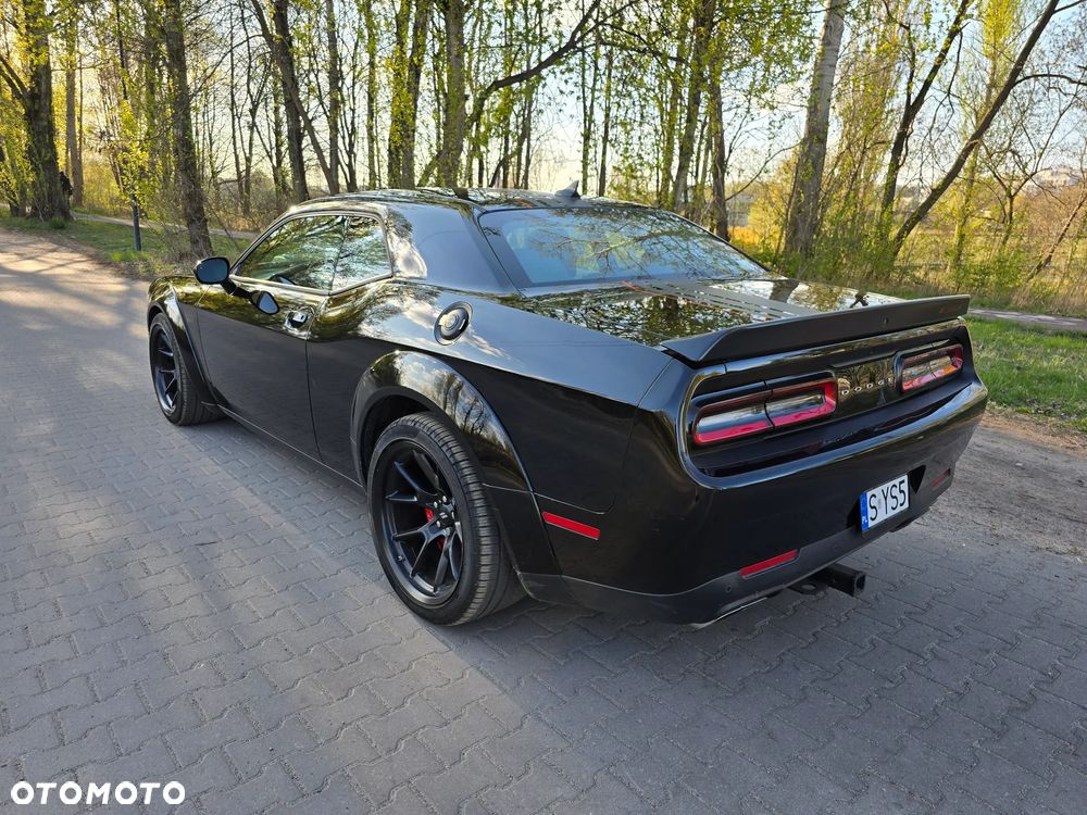 Dodge Challenger ver-6-4-scat-pack-widebody - 3