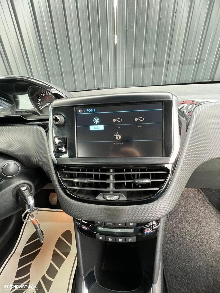 Peugeot 208 1.2 PureTech Allure Pack - 12