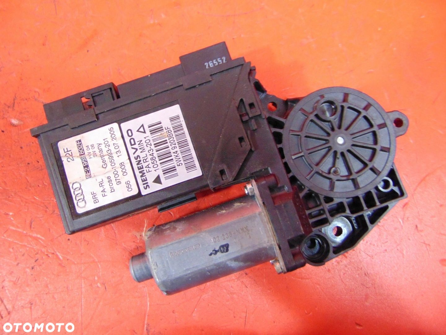 AUDI A4 B7 8E 8E2 B6 SILNICZEK SZYBY PRAWY PRZÓD 8E2959802F ANG UK GB - 1