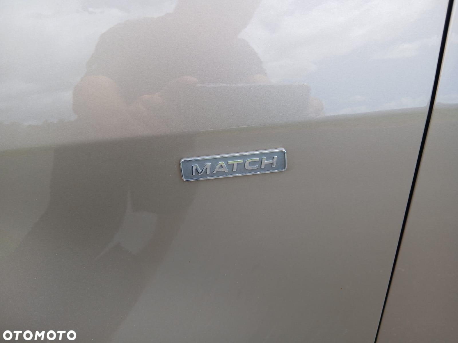 Volkswagen Touran 2.0 TDI DPF MATCH - 27