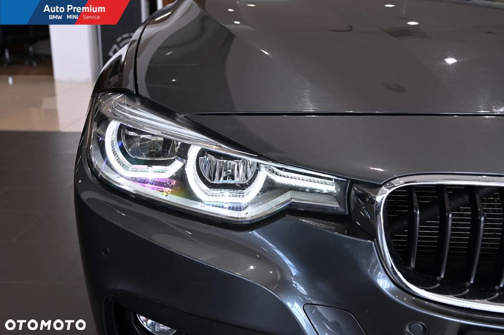 BMW Seria 3 320d xDrive - 23