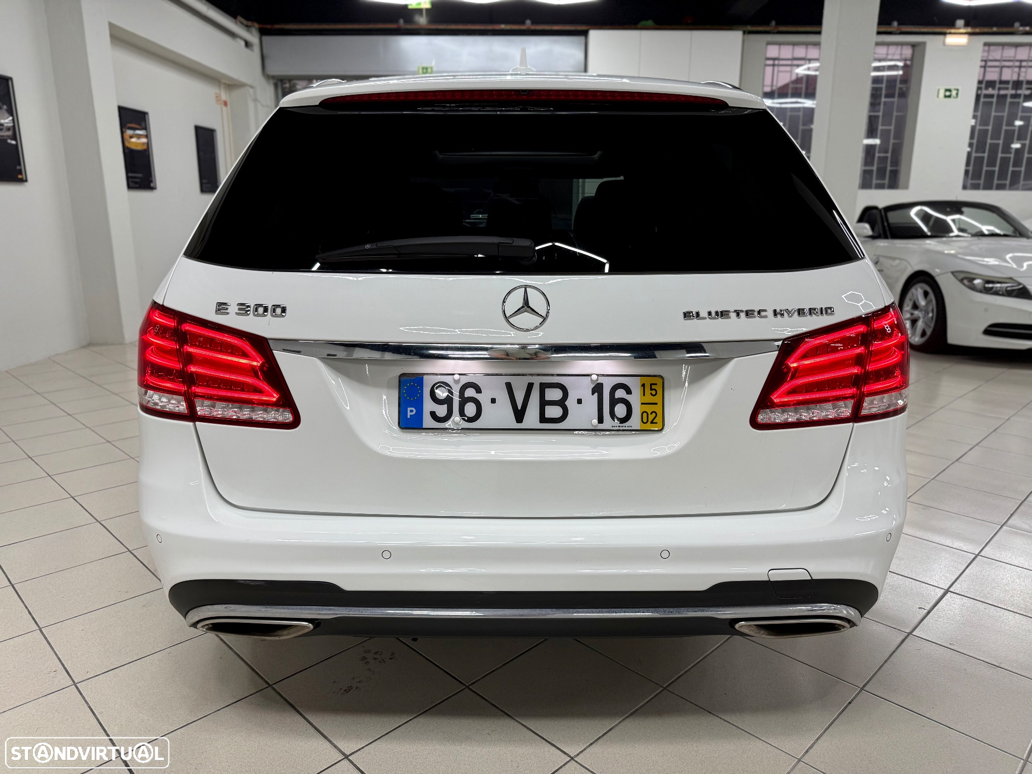 Mercedes-Benz E 300 Bluetec Hybrid Avantgarde - 17