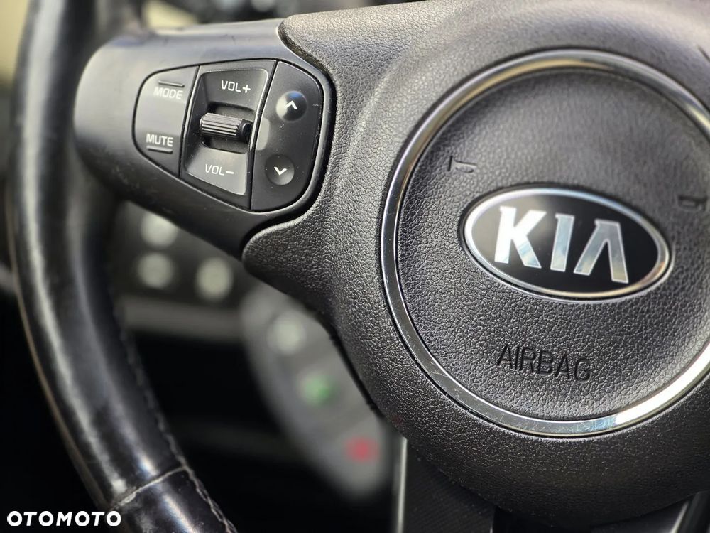 Kia Carens 1.7 CRDi 136 Fifa World Cup Edition - 25
