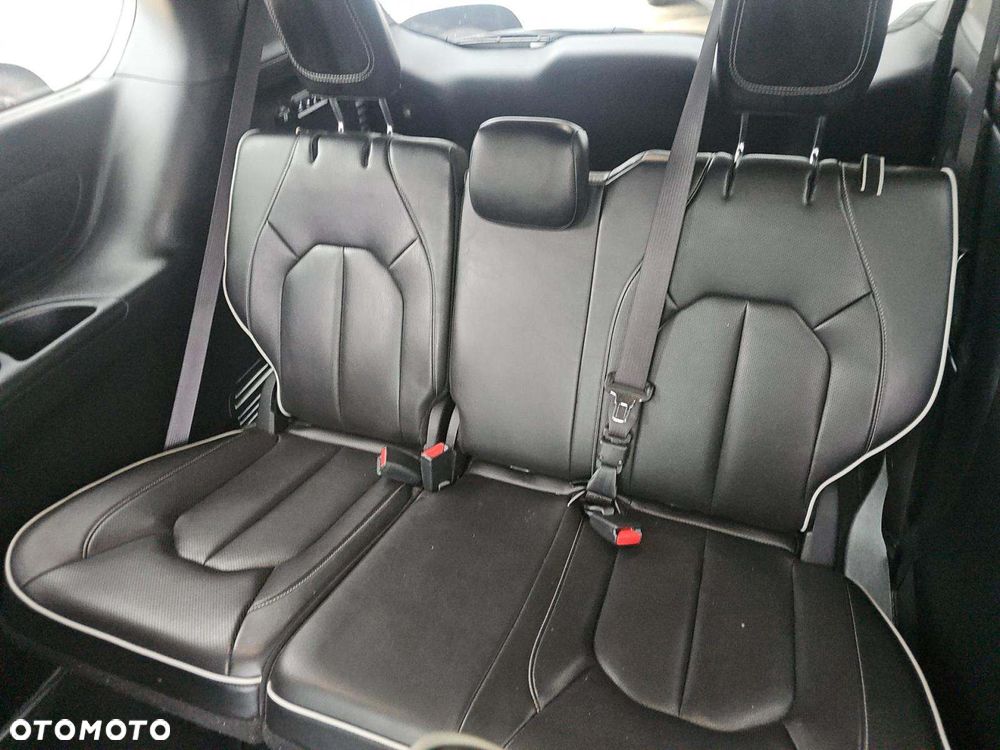 Chrysler Pacifica - 10