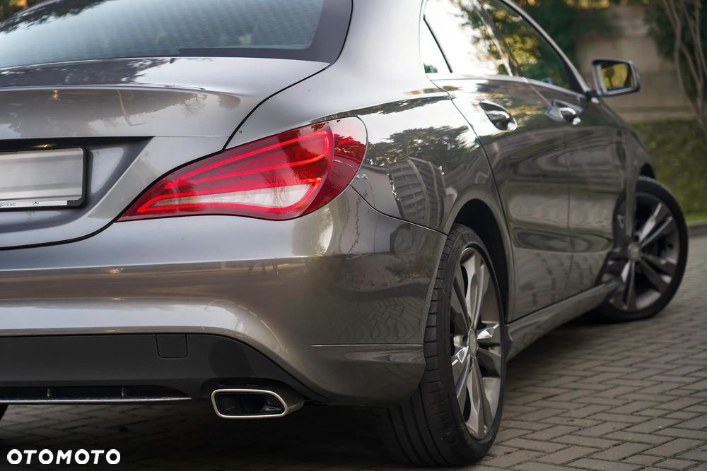 Mercedes-Benz CLA 180 AMG Line - 5