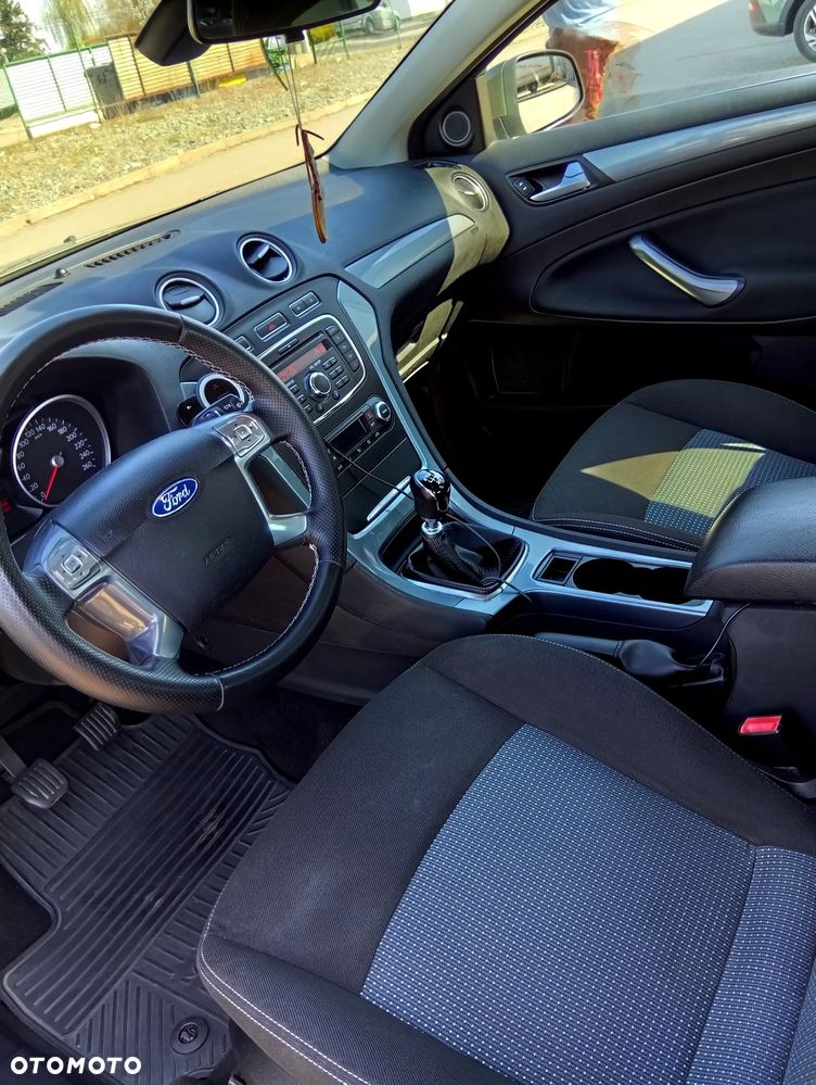 Ford Mondeo 1.6 T Ghia - 8