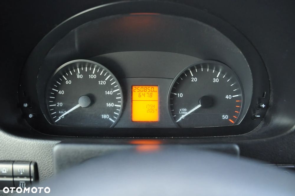 Mercedes-Benz Sprinter - 14
