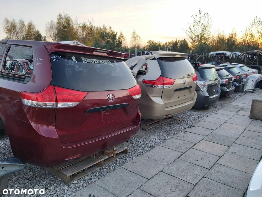 Toyota Rav4 II LIFT lampa tył lewa prawa chrom KOMPLET - 12