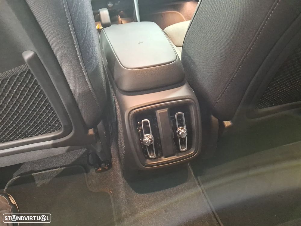 Volvo XC 40 2.0 B3 Plus Dark - 12