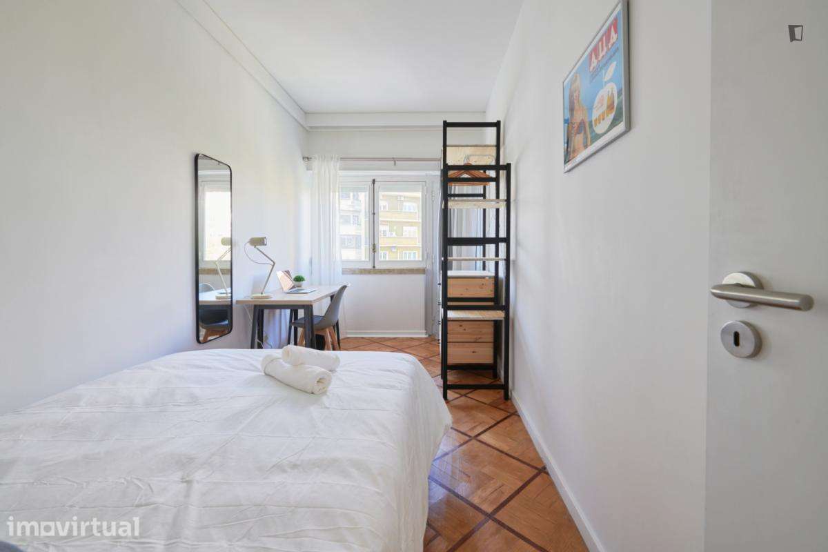 Quarto - localizado em São Sebastião Lisbon - Grande imagem: 4/26