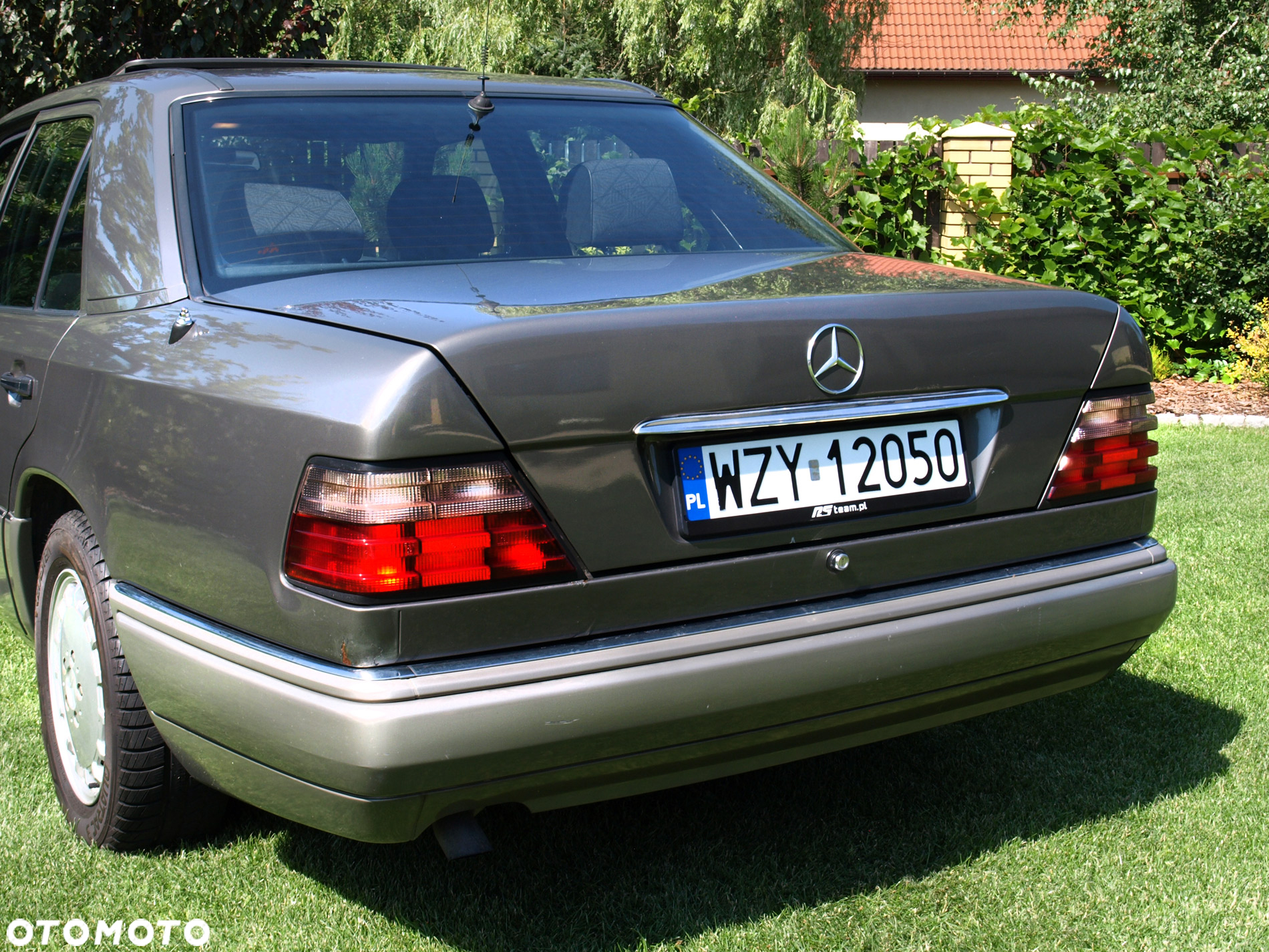 Mercedes-Benz Klasa E 300 D - 13