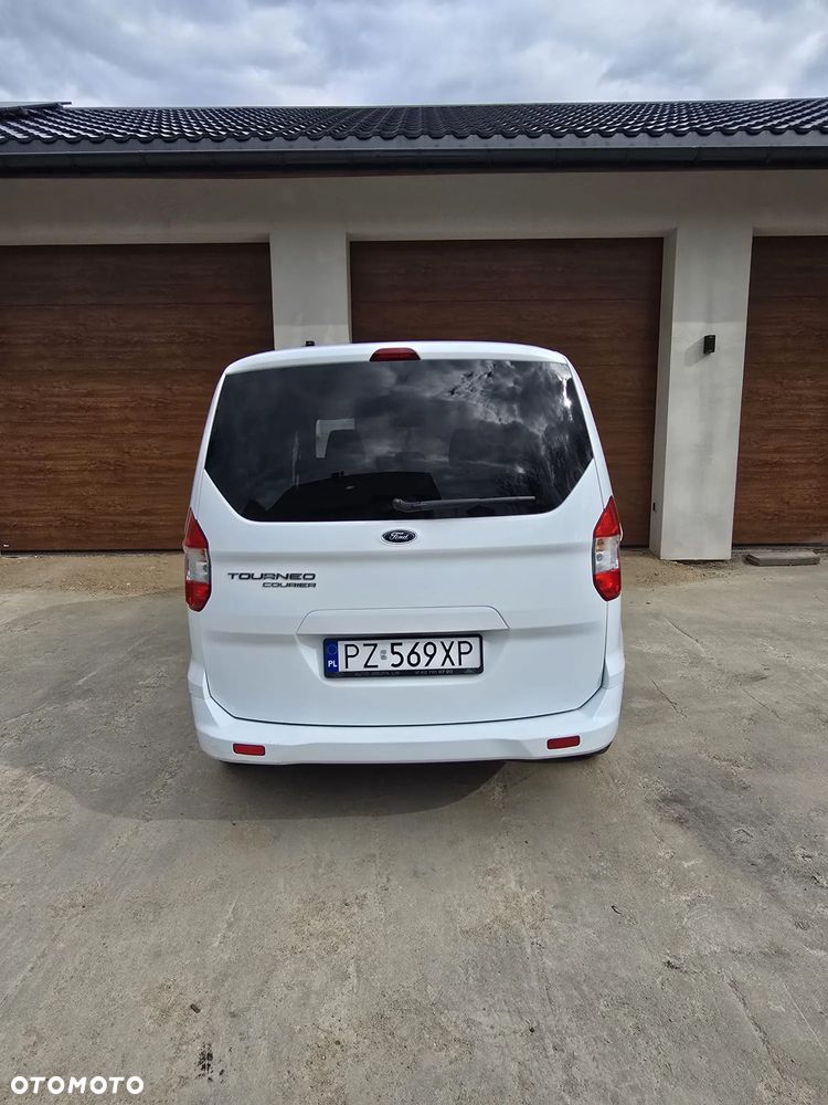 Ford Tourneo Courier 1.5 TDCi Titanium - 5