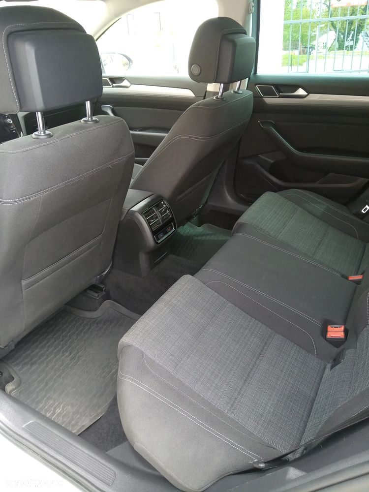 Volkswagen Passat 2.0 TDI SCR DSG Business - 9