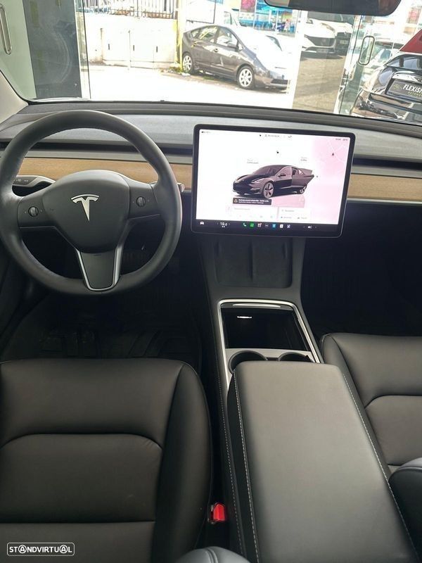 Tesla Model 3 - 9