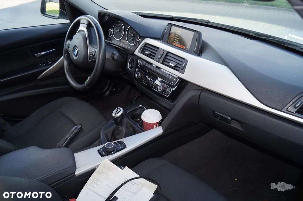 BMW Seria 3 318d Advantage - 23