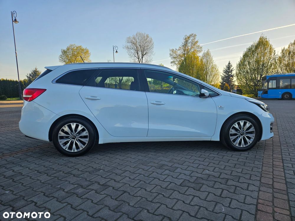 Kia Ceed 1.6 CRDi 136 ISG Dream-Team Edition - 14