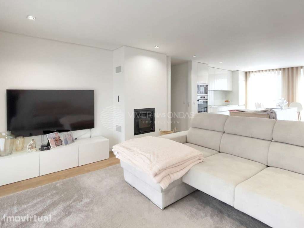 Apartamento T3 Semi Novo, com varanda/terraço e lugar de garagem - Grande imagem: 2/14