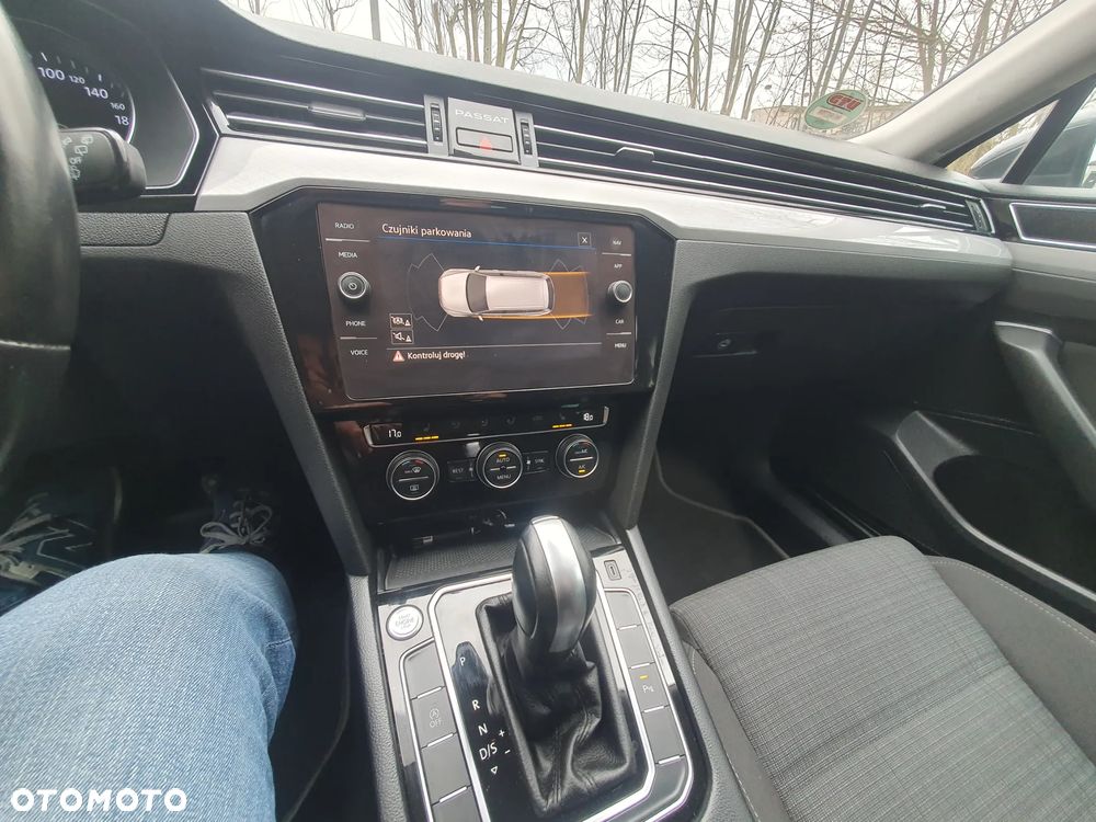 Volkswagen Passat 2.0 TDI SCR DSG Business - 19