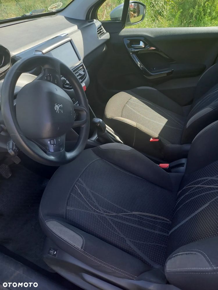 Peugeot 208 - 7